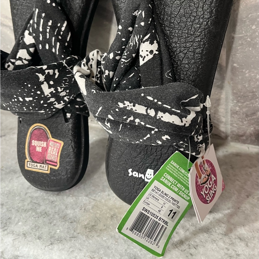Sanuk Women's Black and White Yoga Mat Sandals NWT smoke & pet free home🌸 - Picture 2 of 14